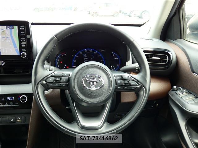 Toyota YARIS CROSS 2021-03 8369996-12