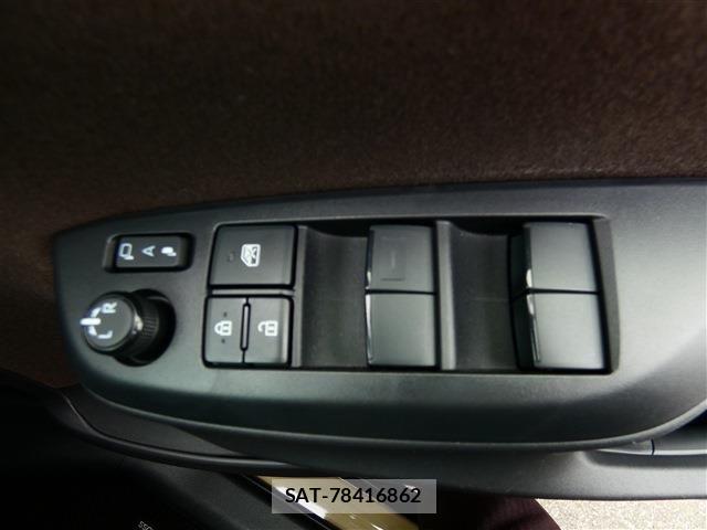 Toyota YARIS CROSS 2021-03 8369996-18