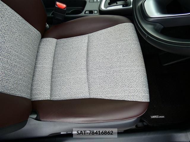 Toyota YARIS CROSS 2021-03 8369996-23
