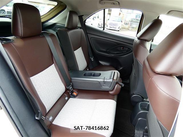 Toyota YARIS CROSS 2021-03 8369996-25