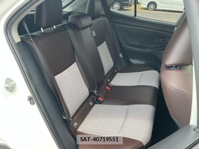Toyota YARIS CROSS 2021-05 8369994-11