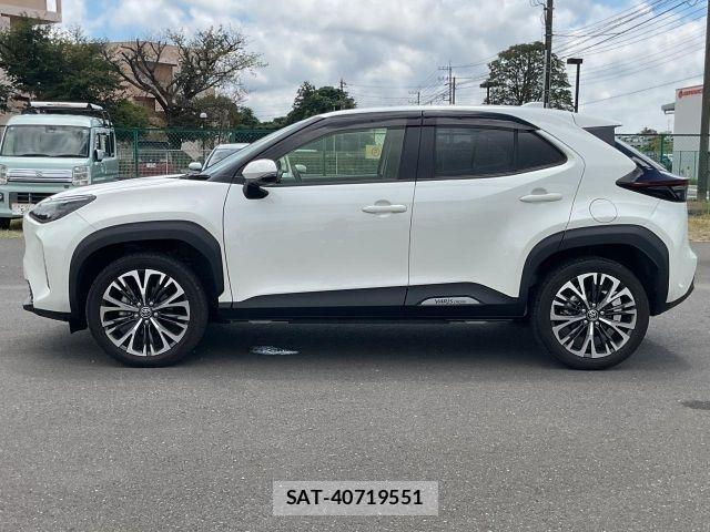 Toyota YARIS CROSS 2021-05 8369994-15