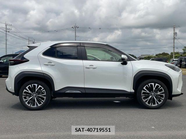 Toyota YARIS CROSS 2021-05 8369994-16