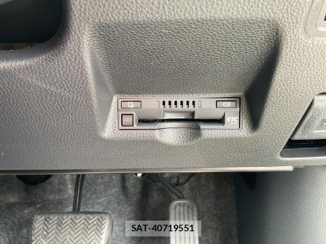 Toyota YARIS CROSS 2021-05 8369994-26