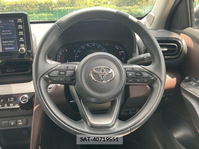 Toyota YARIS CROSS 2021-05 8369994-7