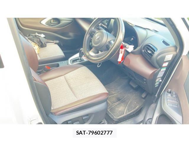 Toyota YARIS CROSS 2021-06 8369995-18