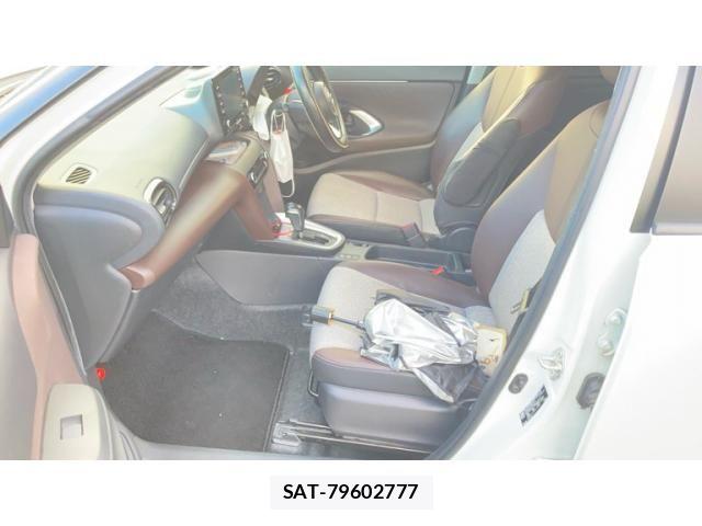 Toyota YARIS CROSS 2021-06 8369995-22