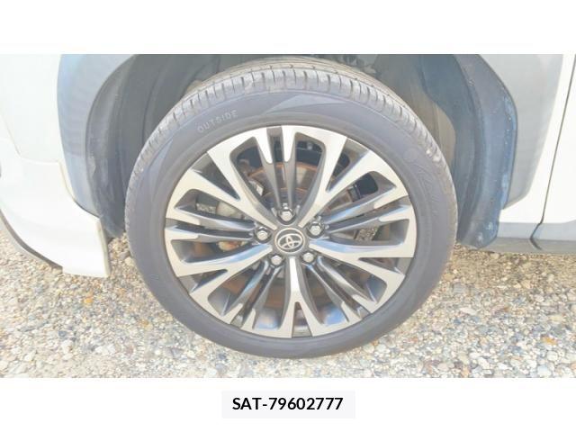 Toyota YARIS CROSS 2021-06 8369995-23