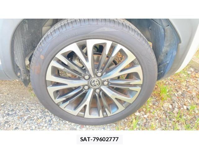 Toyota YARIS CROSS 2021-06 8369995-24