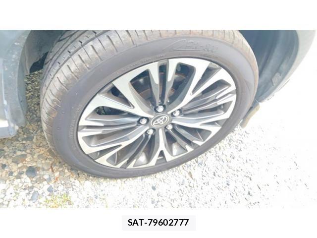 Toyota YARIS CROSS 2021-06 8369995-26