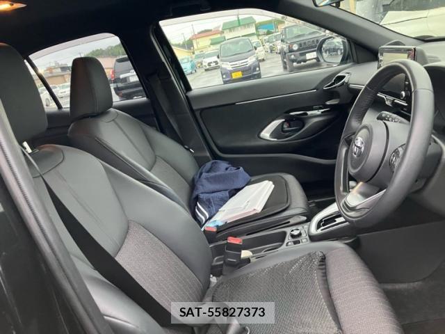 Toyota YARIS CROSS 2023-06 8369987-7