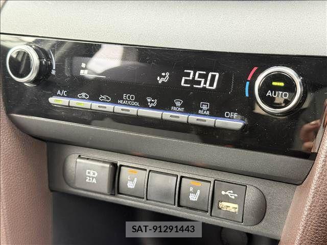 Toyota YARIS CROSS 2021-04 8372429-12