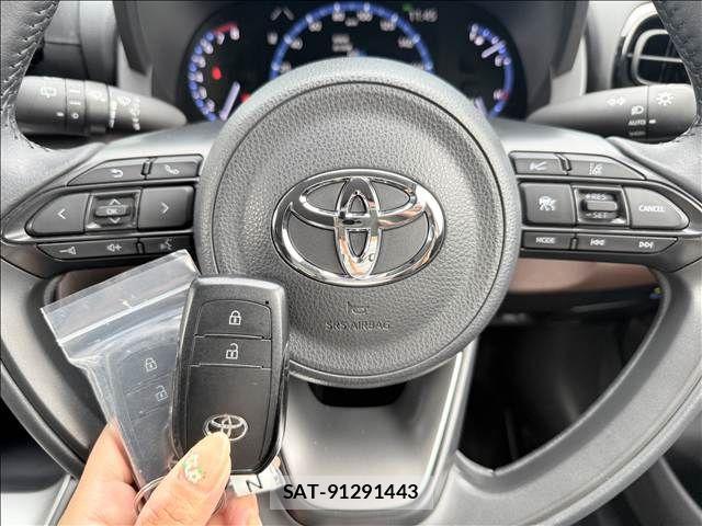 Toyota YARIS CROSS 2021-04 8372429-17