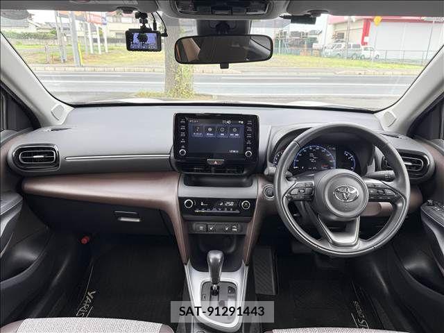 Toyota YARIS CROSS 2021-04 8372429-1