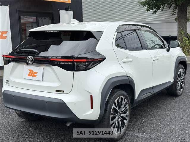 Toyota YARIS CROSS 2021-04 8372429-23