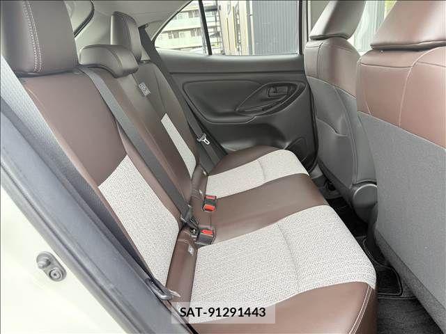 Toyota YARIS CROSS 2021-04 8372429-25
