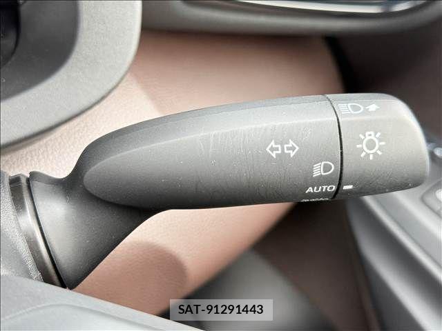 Toyota YARIS CROSS 2021-04 8372429-26