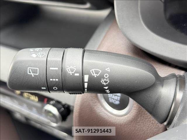 Toyota YARIS CROSS 2021-04 8372429-27
