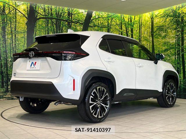 Toyota YARIS CROSS 2025-02 8458860-16