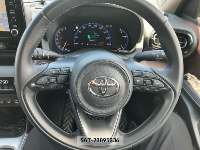 Toyota YARIS CROSS 2020-09 8564225-14