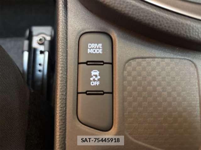 Toyota YARIS CROSS 2025-06 8630002-12