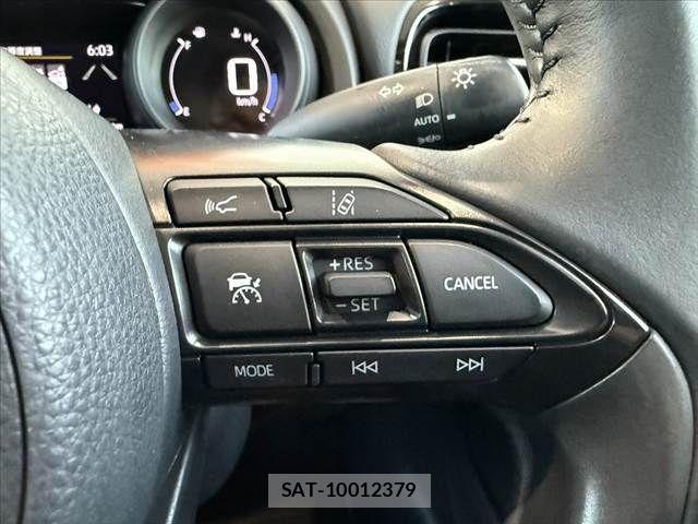 Toyota YARIS CROSS 2021-10 8662645-25