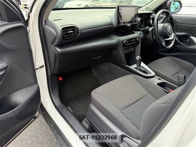 Toyota YARIS CROSS 2020-11 8662646-22