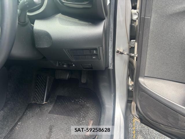 Toyota YARIS CROSS 2021-02 8747094-11