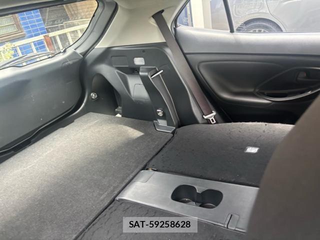Toyota YARIS CROSS 2021-02 8747094-13