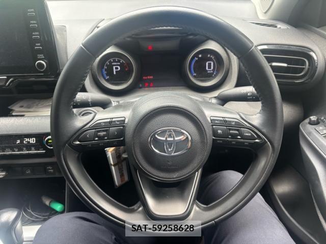 Toyota YARIS CROSS 2021-02 8747094-15