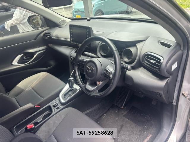 Toyota YARIS CROSS 2021-02 8747094-19