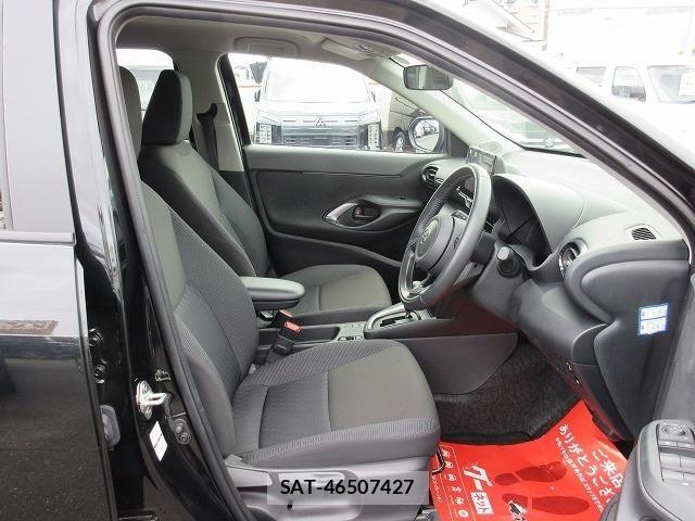 Toyota YARIS CROSS 2025-04 8747093-13
