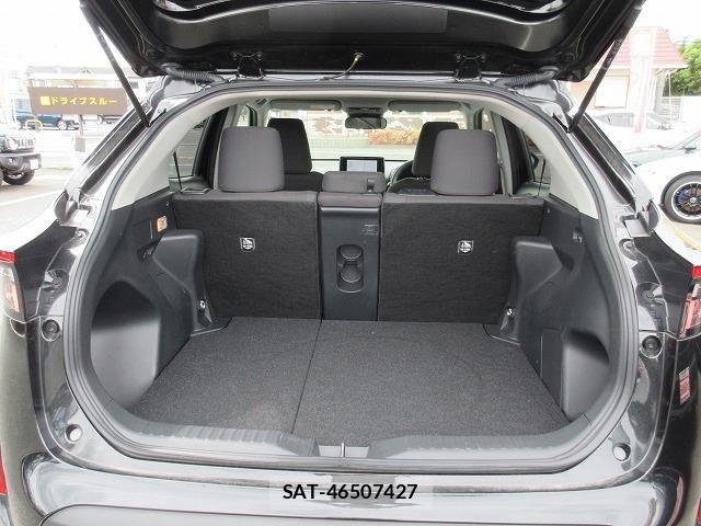 Toyota YARIS CROSS 2025-04 8747093-15