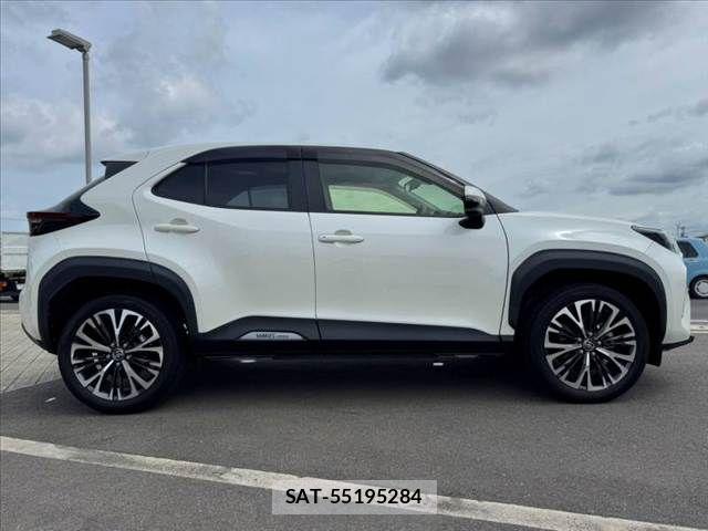 Toyota YARIS CROSS 2022-03 8747091-11
