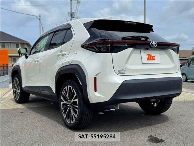 Toyota YARIS CROSS 2022-03 8747091-12