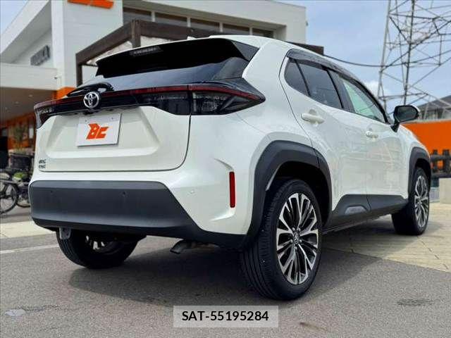 Toyota YARIS CROSS 2022-03 8747091-14