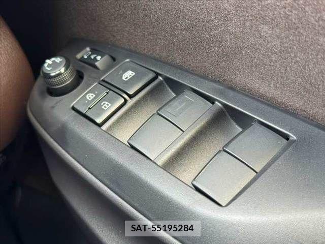 Toyota YARIS CROSS 2022-03 8747091-25