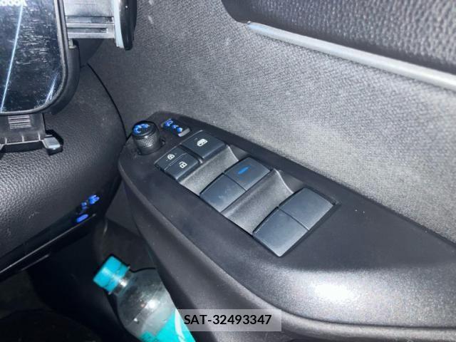 Toyota YARIS CROSS 2021-11 8747096-12