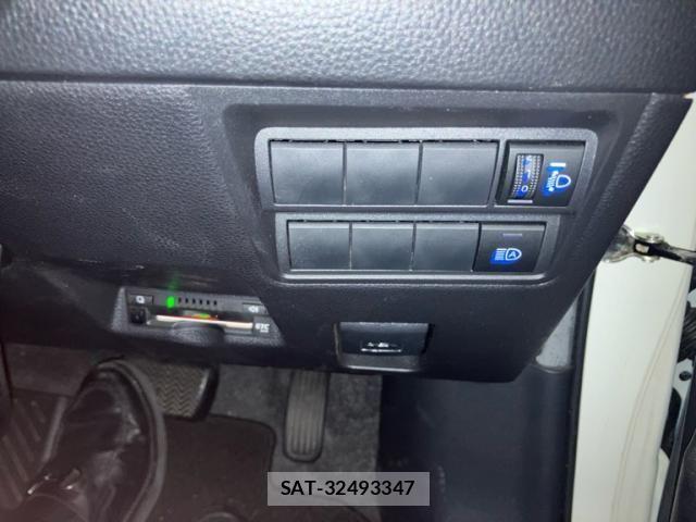 Toyota YARIS CROSS 2021-11 8747096-13