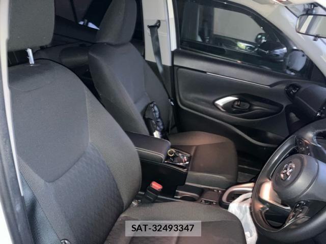 Toyota YARIS CROSS 2021-11 8747096-2