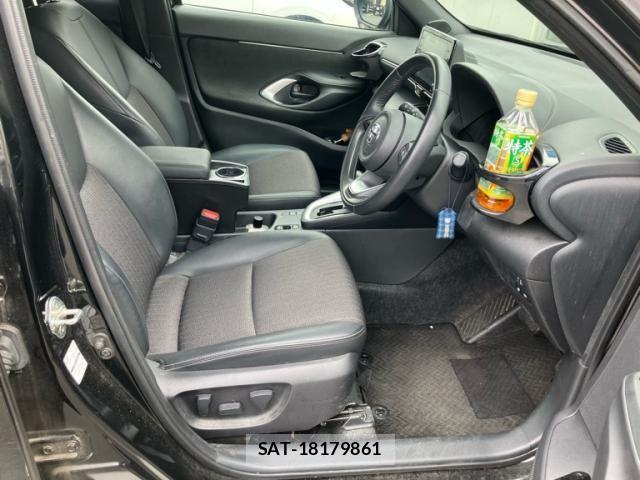 Toyota YARIS CROSS 2023-11 8747092-17