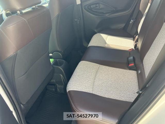 Toyota YARIS CROSS 2022-01 8883152-26