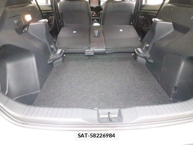 Toyota YARIS CROSS 2025-04 8883149-11