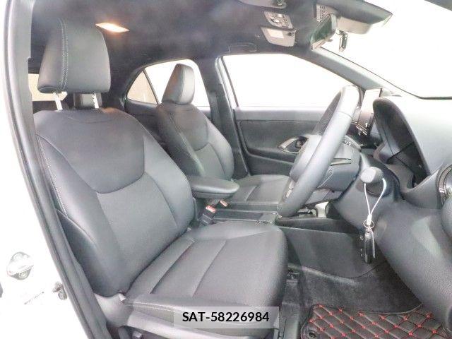 Toyota YARIS CROSS 2025-04 8883149-3