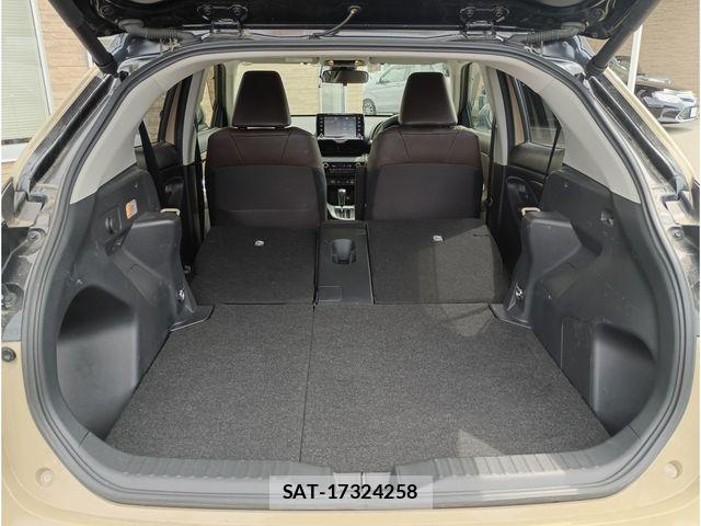 Toyota YARIS CROSS 2021-03 6615968-12