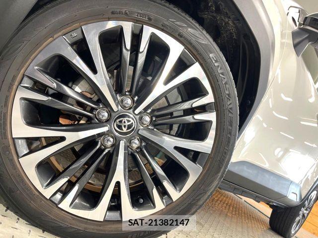 Toyota YARIS CROSS 2021-04 6674307-12
