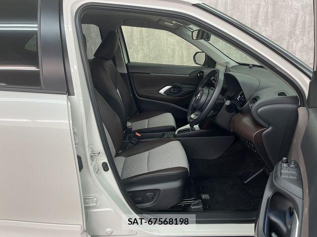 Toyota YARIS CROSS 2022-03 6678932-3