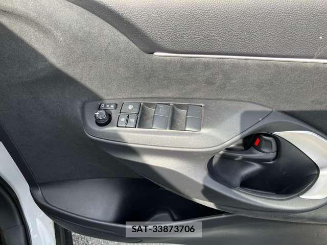 Toyota YARIS CROSS 2023-04 6684097-16