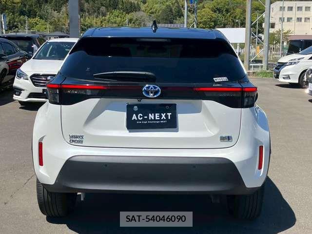 Toyota YARIS CROSS 2021-06 6818303-18