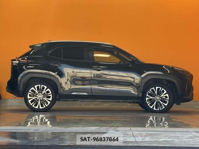 Toyota YARIS CROSS 2023-04 6916061-11
